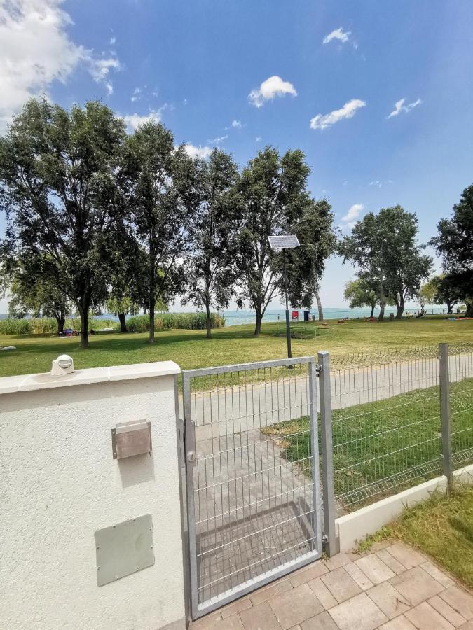 Vizpart Honved Apartman Balatonlelle Ngoại thất bức ảnh